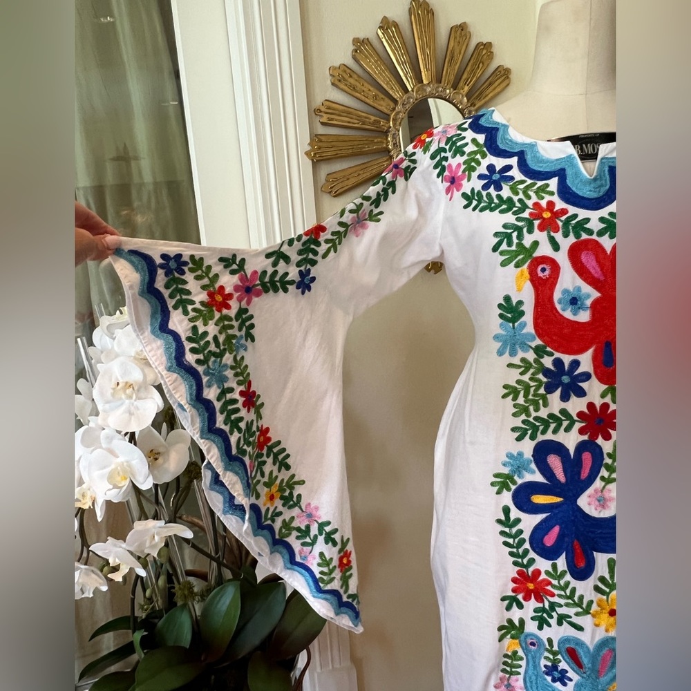 Embroidered Maxi dress - Picture 2 of 5